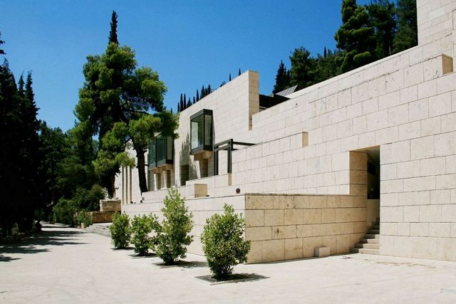 Delphi archaeological museum - Main entrance